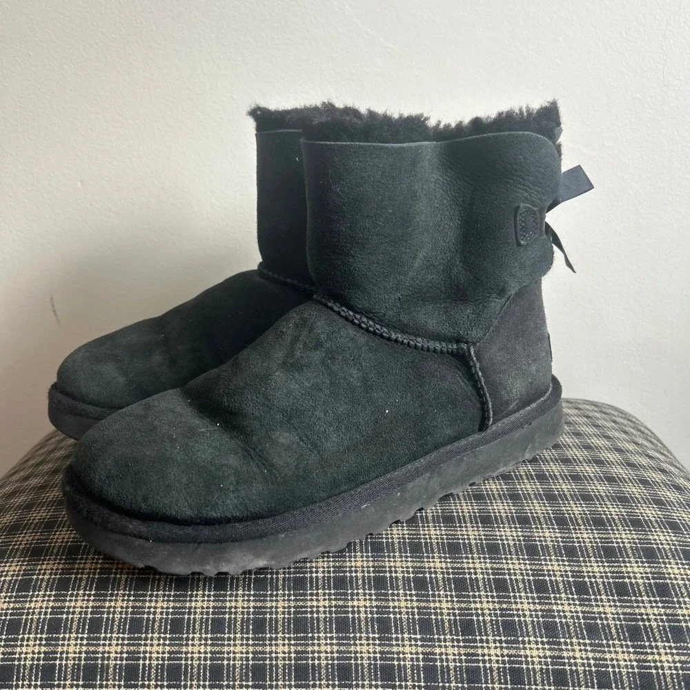 UGG Mini Bailey Bow II Boots Womens 9 Black‎ Suede Shearling Ankle